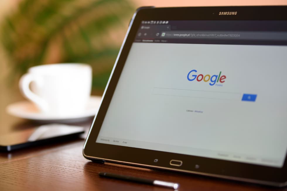 EEAT y SEO: No posiciona directamente, pero puede marcar la diferencia